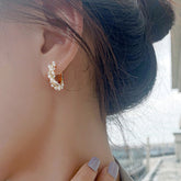 Woman Wearing Lightweight Luxury Pearl Earrings - Glöd of Sweden