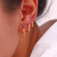 Round Edge Zircon Earrings