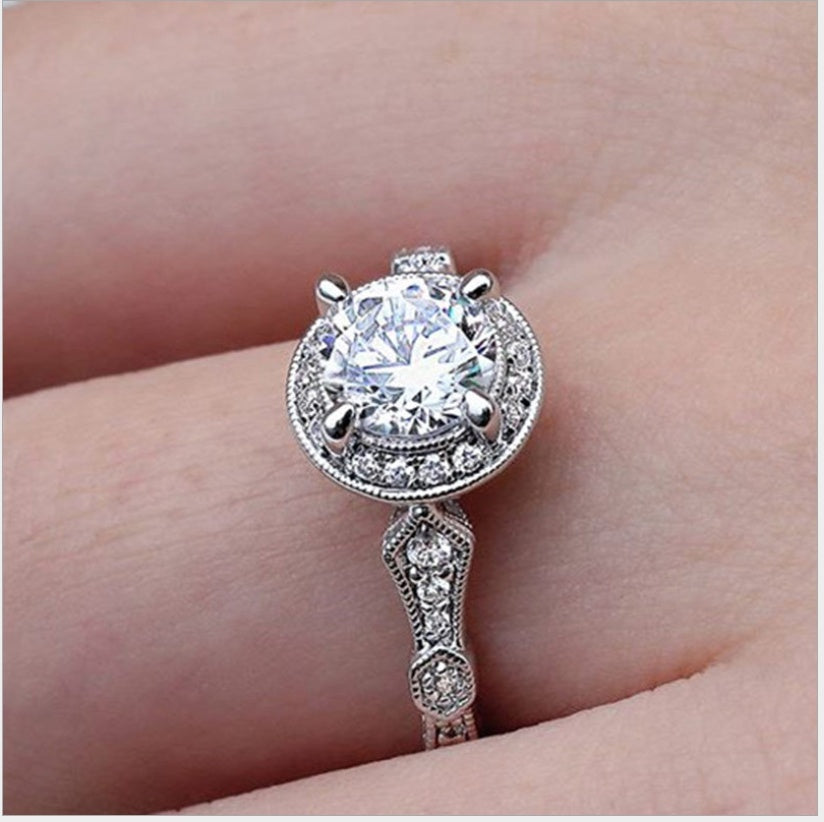 Woman Wearing European Style Elegant Zircon Ring - Glöd of Sweden
