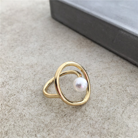 Vintage big pearl ring