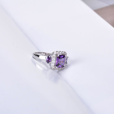 Elevate Your Outfit With This Zircon Ring - Glöd of Sweden