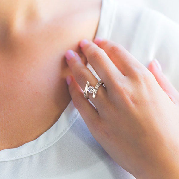 Women Wearing Cross-Border Retro Geometric Pattern Zircon Ring - Glöd of Sweden