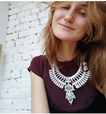 Woman Wearing Elegant Alloy Crystal Necklace - Glöd of Sweden