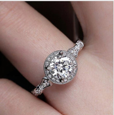 Woman Wearing European Style Zircon Ring - Glöd of Sweden