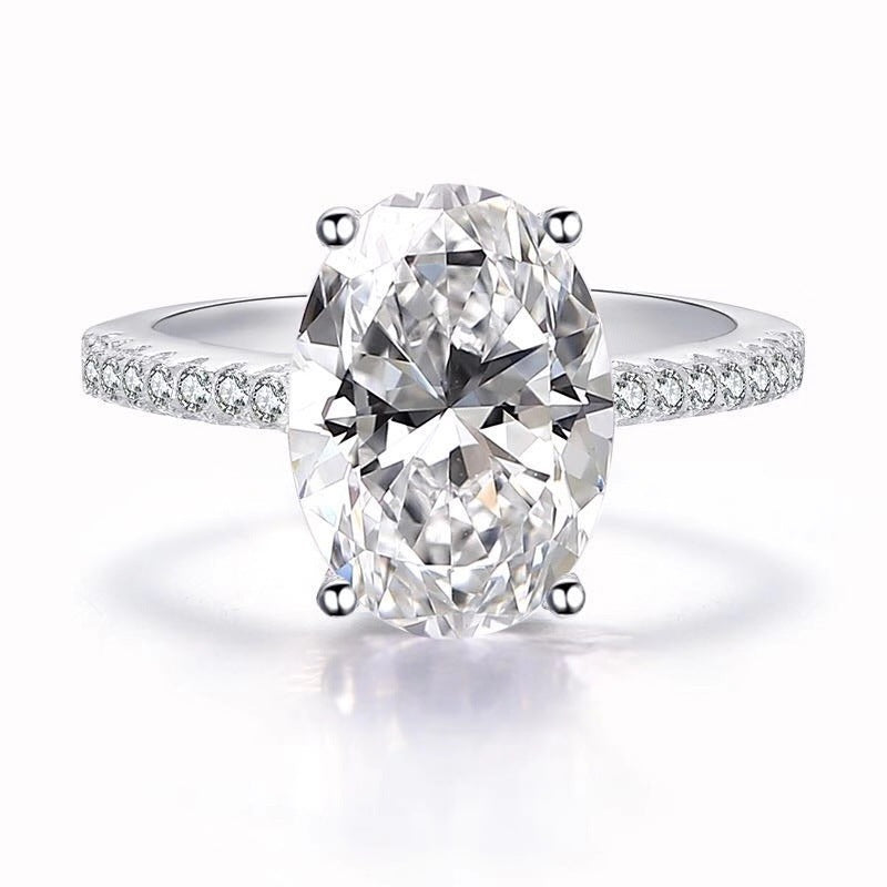 Elegant Large Oval Platinum Plated Zircon Ring - Glöd of Sweden