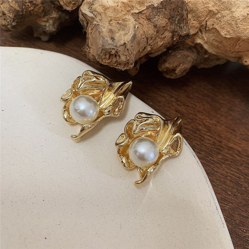 Pearl ring with leaves