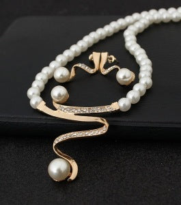 Elegant Diamond Crystal Pearl Necklace & Earrings Set