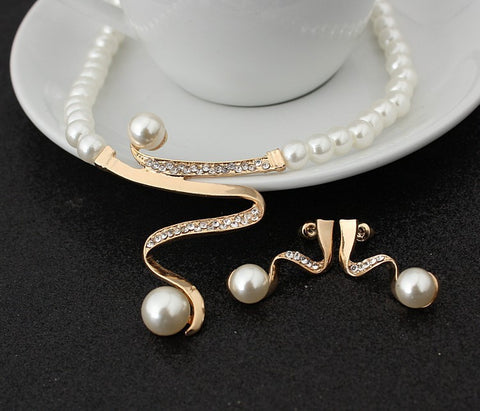 Diamond Crystal Pearl Necklace & Earrings Set