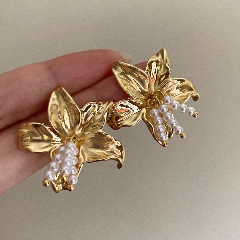 High-Quality Exaggerated And Personalized Pearl Flower Earrings - Glöd of Sweden