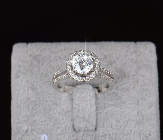 Elegant Zircon Engagement Ring - Glöd of Sweden