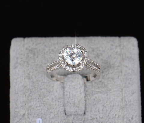 Elegant Zircon Engagement Ring - Glöd of Sweden