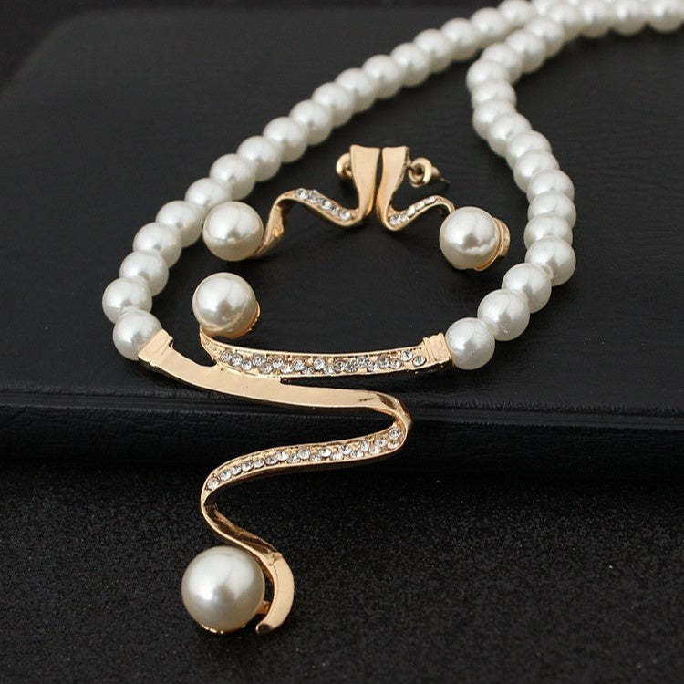Diamond Crystal Pearl Necklace & Earrings Set