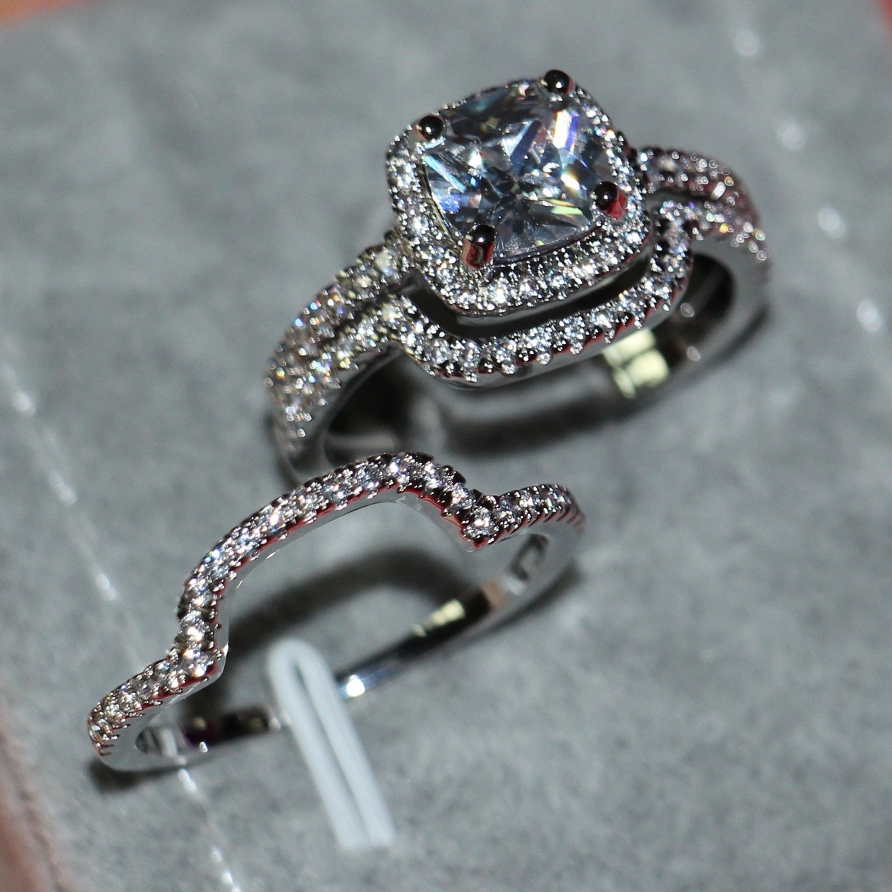 Elegant And Fashionable Zircon Engagement Ring - Glöd of Sweden