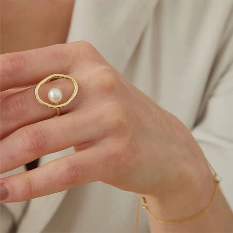 Vintage big pearl ring