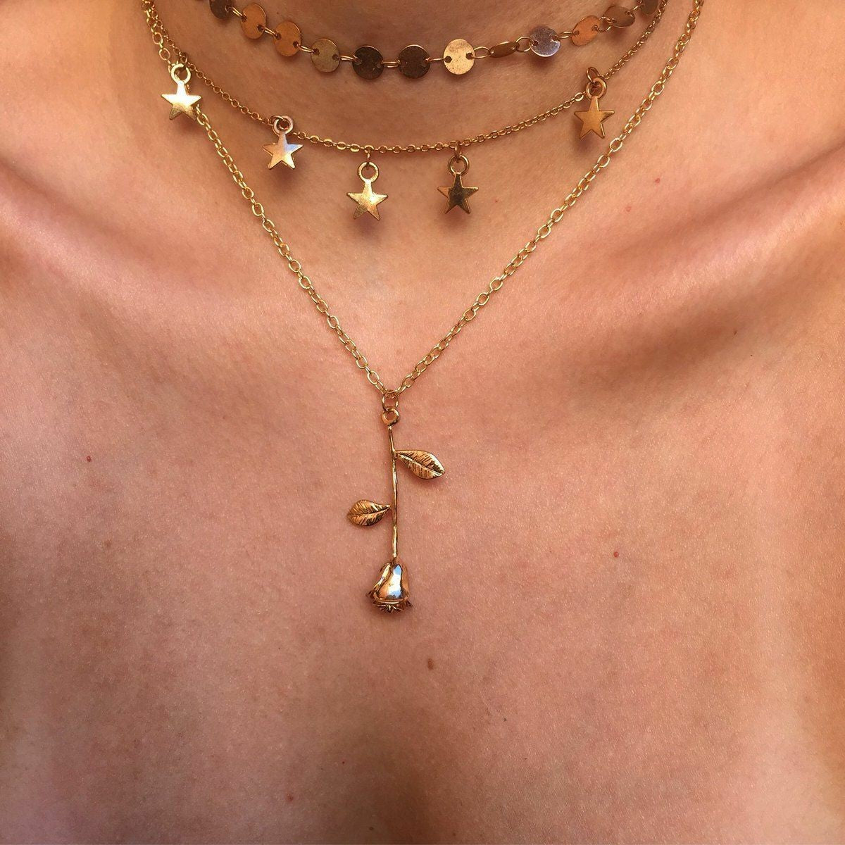 Elegant Women’s Snake Chain Design Rose Necklace - Glöd of Sweden