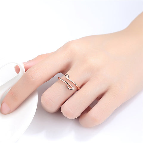 Woman Wearing Luxury Adjustable Music Rings - Glöd of Sweden
