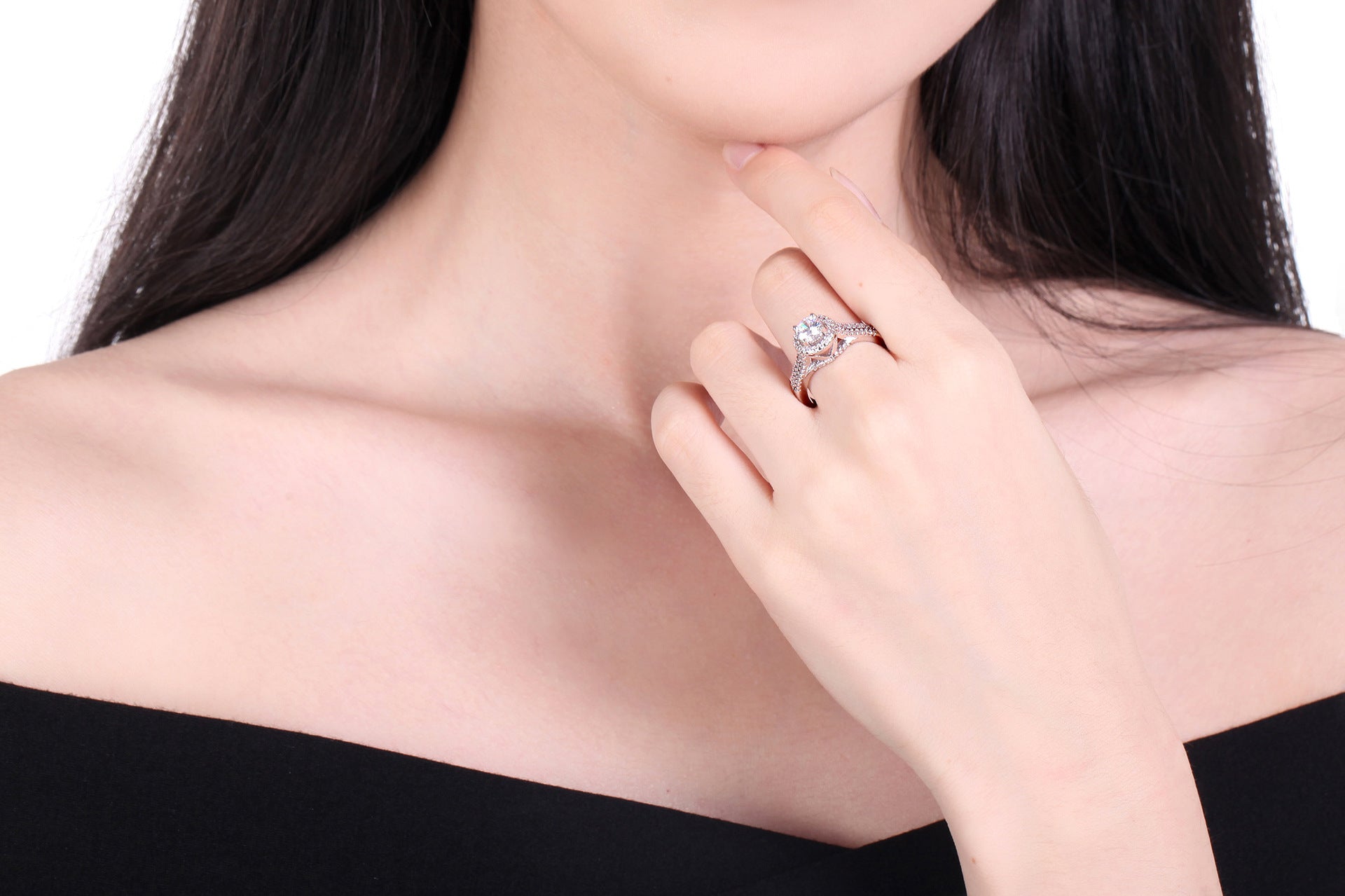 Woman Wearing Zircon Diamond Ring - Glöd of Sweden