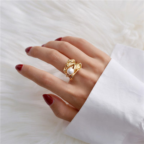 Pearl ring with leaves