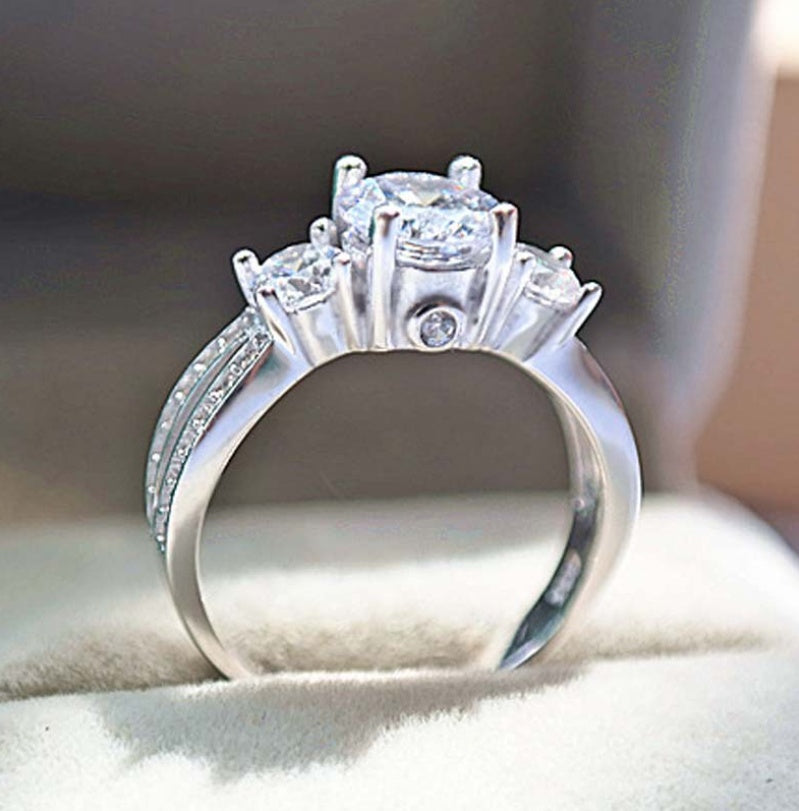 Sophisticated Platinum Vintage Diamond Ring for Women - Glöd of Sweden
