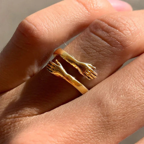 The Gold Hug Ring - Glöd of Sweden