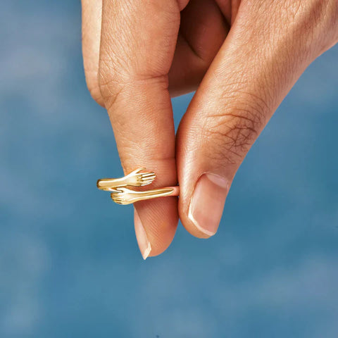 The Gold Hug Ring - Glöd of Sweden