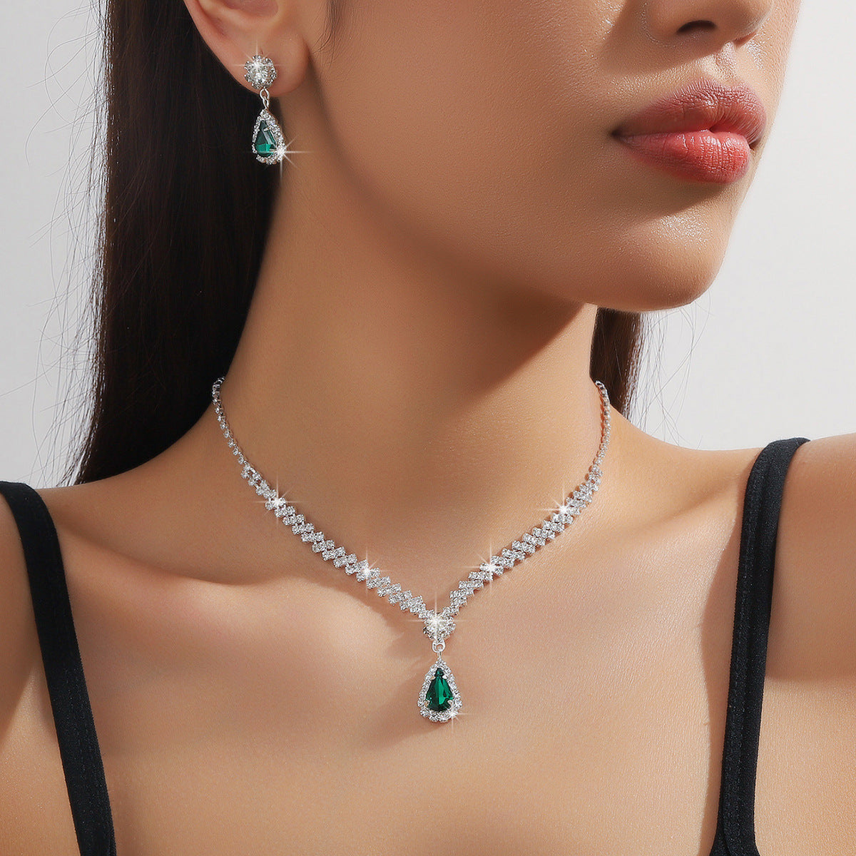 Women’s Water Drop Necklace & Earrings Set - Glöd of Sweden