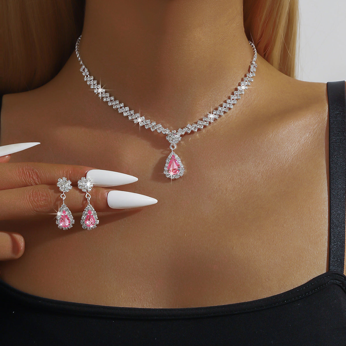 Women’s Water Drop Necklace & Earrings Set - Glöd of Sweden