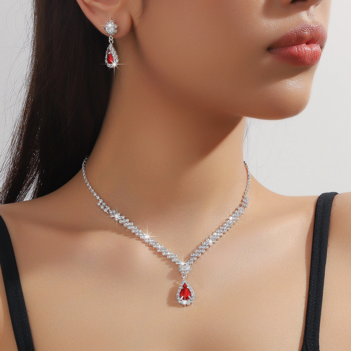 Women’s Water Drop Necklace & Earrings Set - Glöd of Sweden