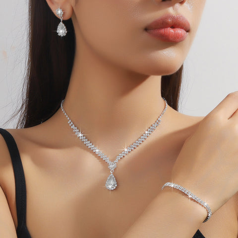 Stylish Women’s Water Drop Necklace & Earrings Set - Glöd of Sweden