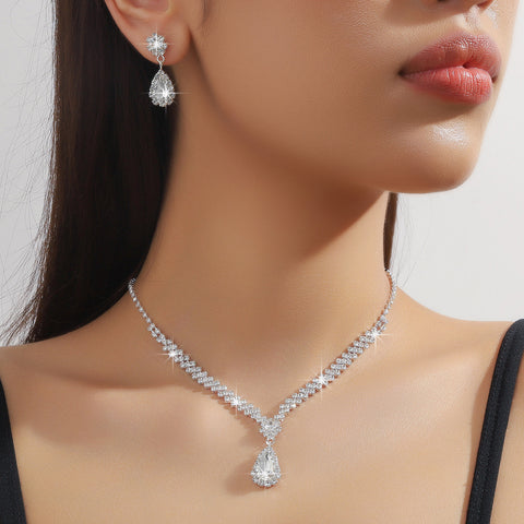 Women’s Water Drop Necklace & Earrings Set - Glöd of Sweden