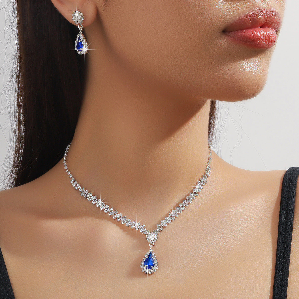 Women’s Water Drop Necklace & Earrings Set - Glöd of Sweden