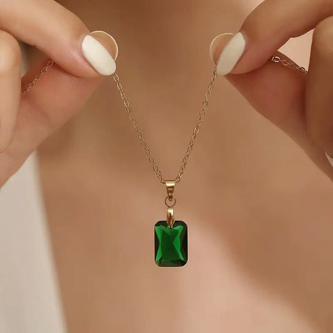 Woman Holding Geometric Rectangular Pendant Necklace - Glöd of Sweden