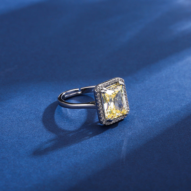 Sophisticated Zircon Ring - Glöd of Sweden